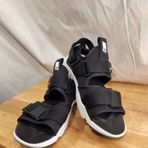 NIKE TANJUN SANDAL